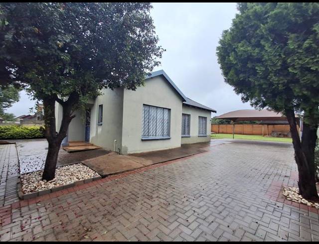 3 BEDROOM HOUSE FOR SALE IN THE ORCHARDS
